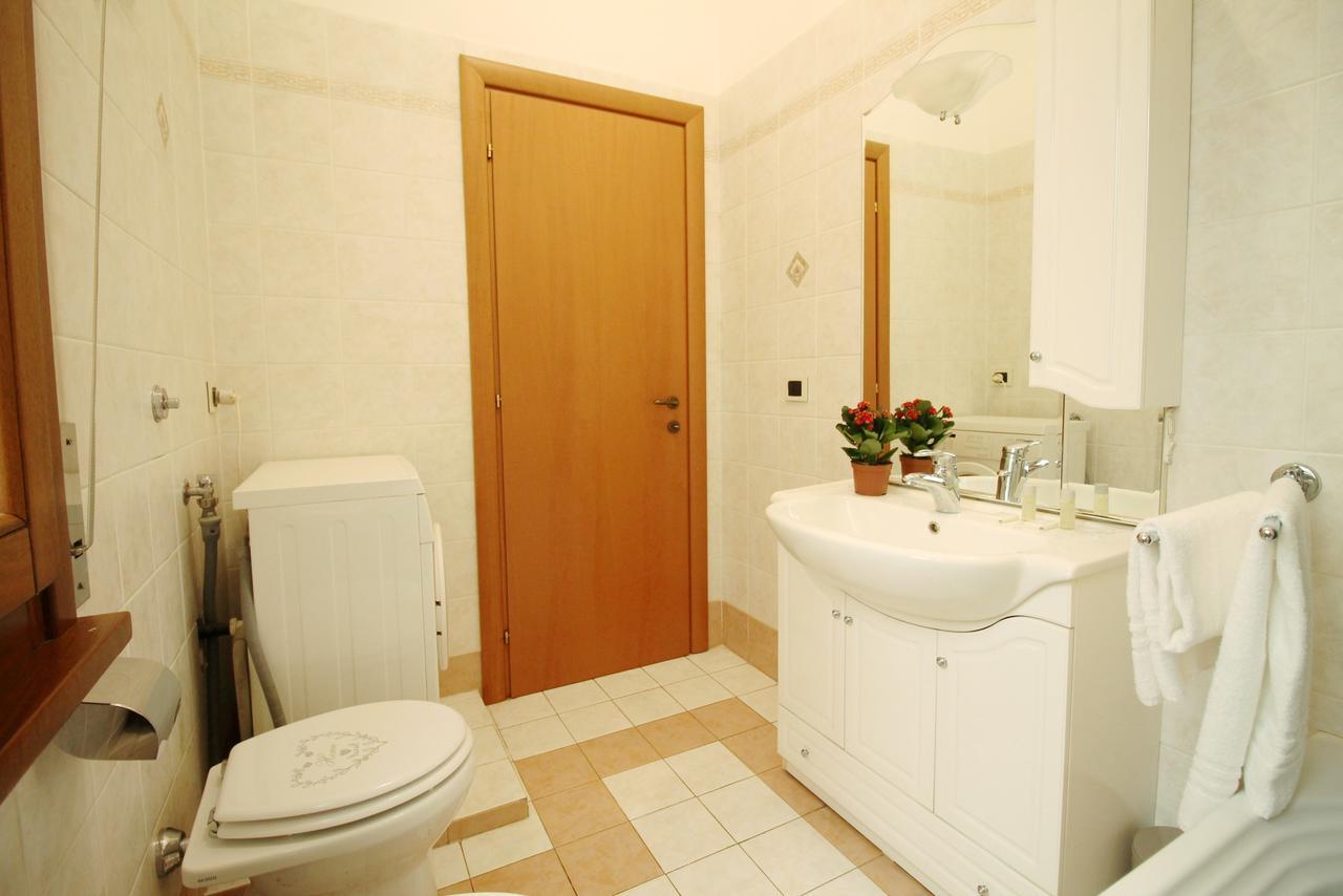 Monteverde Bright Apartment With Garage โรม ภายนอก รูปภาพ